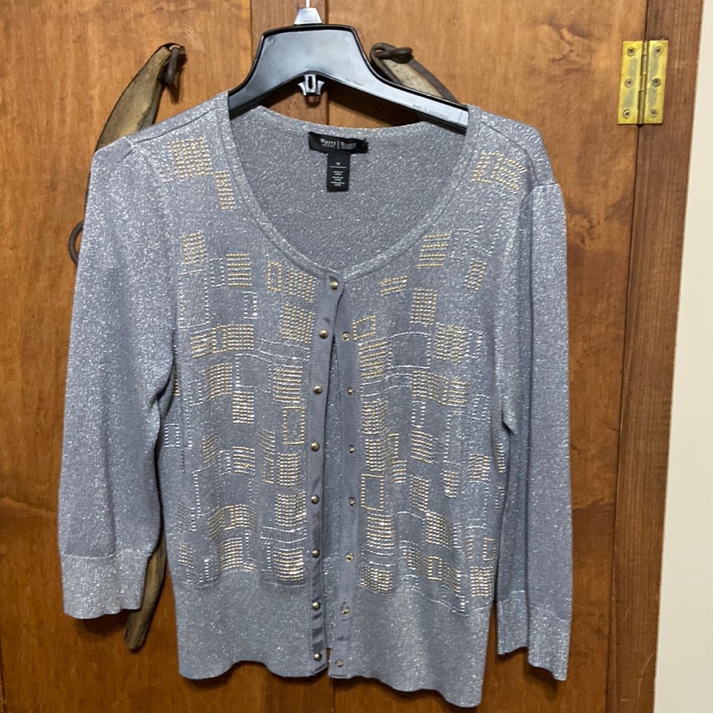 Size medium .tag has fallen loose on one side